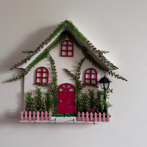  Dekoratif Ev Anahtarlık Askılığı – Kırmızı Kapı Detaylı Duvar Organizeri – Hartopia